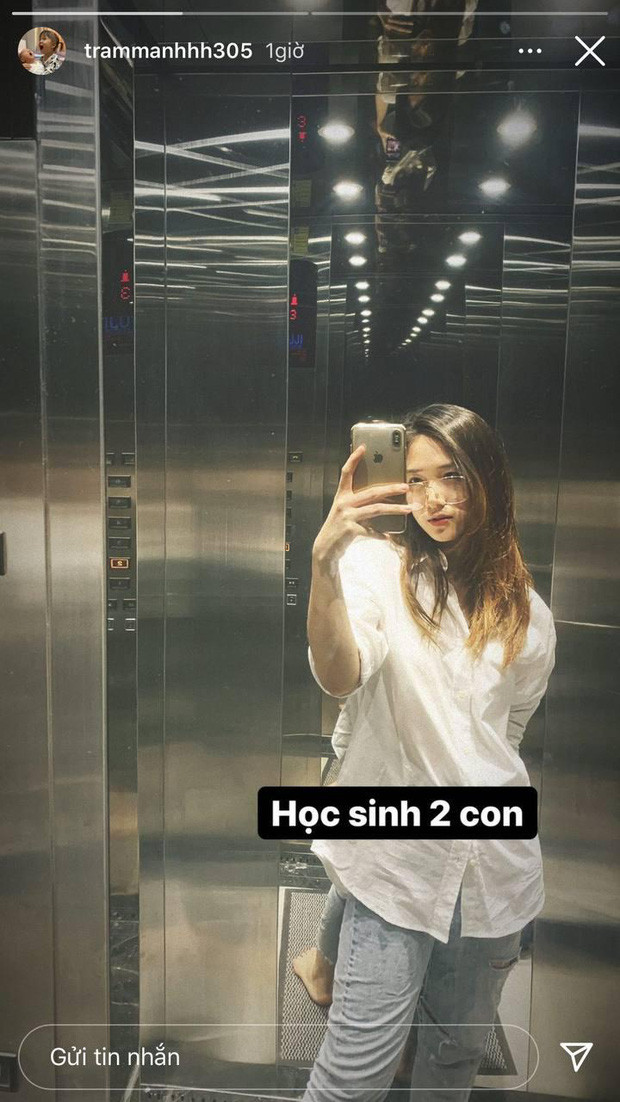 Mới đây, Trâm Anh lại khiến hội gái chưa chồng áp lực nhẹ khi đăng ảnh mặc áo sơ mi trắng, quần bò quay về thời học sinh. Cựu hot girl còn đăng caption khá hài hước: "Học sinh 2 con".