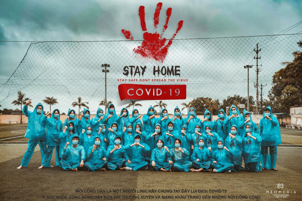 Trước đó trên MXH đã xuất hiện không ít bộ ảnh kỷ yếu với thông điệp Chung tay chống COVID-19.