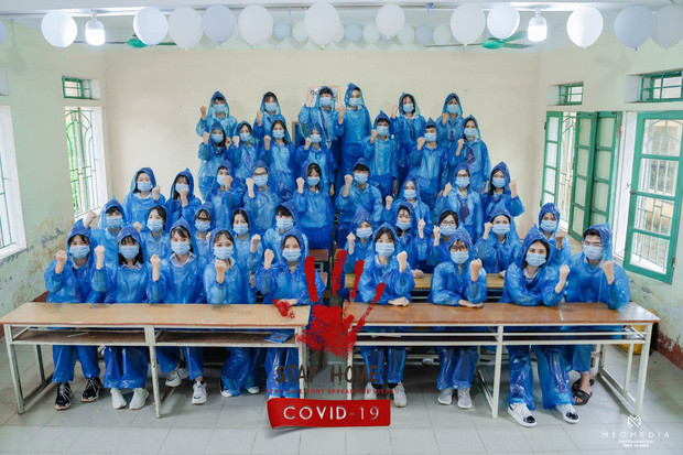 Qua bộ ảnh, các bạn học sinh cũng mong rằng có thể lan toả tinh thần phòng dịch đến mọi người nhiều hơn.