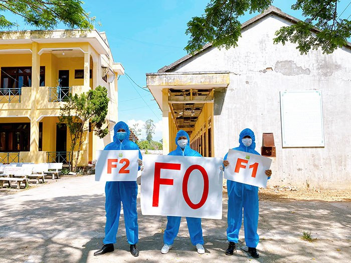 Theo chủ tài khoản chia sẻ, các em học sinh lớp 12A3 trường THPT Số 2 Tư Nghĩa đã tự bàn bạc và lên kế hoạch để thực hiện bộ ảnh kỷ yếu độc đáo này.