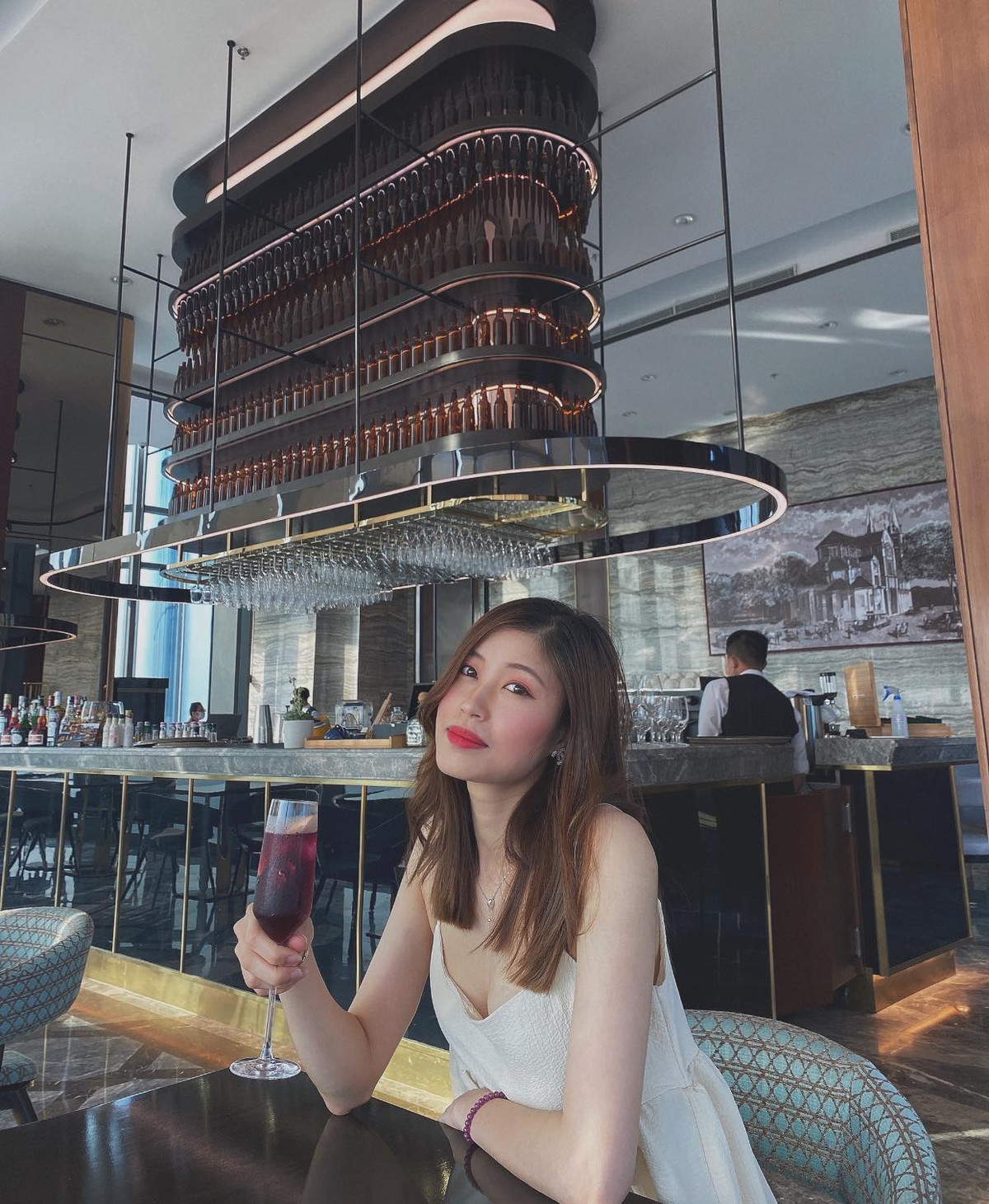 Cả hai cũng từng có thời gian phải yêu xa khá dài, tuy nhiên vượt qua mọi khó khăn, cuối cùng cặp đôi vẫn đi được đến cuộc hôn nhân hạnh phúc.