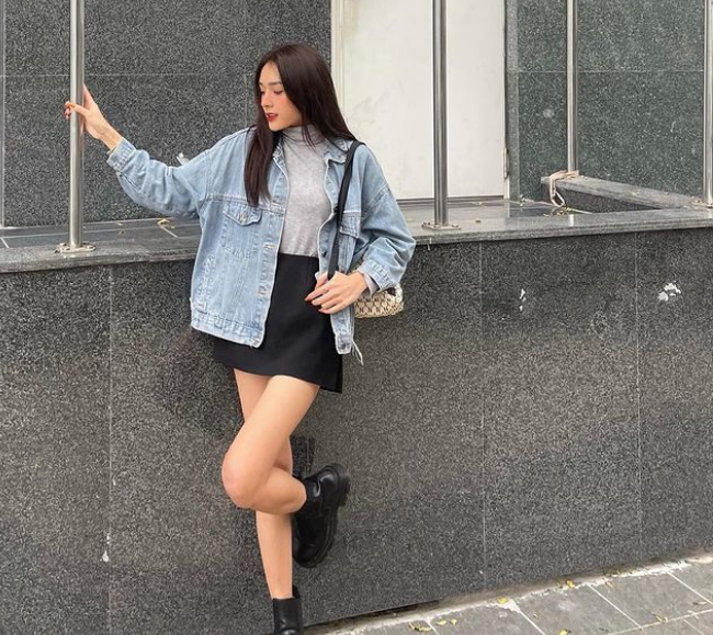 Hiện tại, ngoài làm việc cho một công ty truyền thông, Hồng Hạnh còn là diễn viên tự do, tham gia nhiều phim ngắn, webdrama hay diễn xuất trong một số vlog.