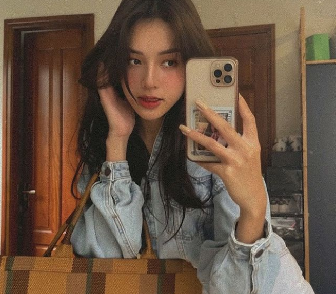 Dù bức ảnh không rõ nét nhưng ai cũng đoán được 2 người trong ảnh là ai.