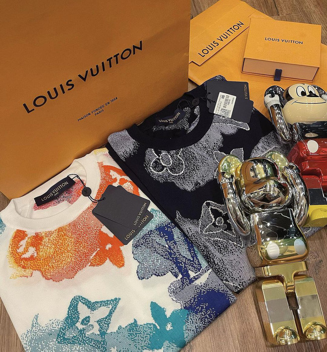 Cô nàng hết lần này đến lần khác khiến netizen choáng ngợp bởi cuộc sống xa hoa, những chuyến du lịch xa xỉ cũng như bộ sưu tập đồ hiệu nhiều không đếm xuể.