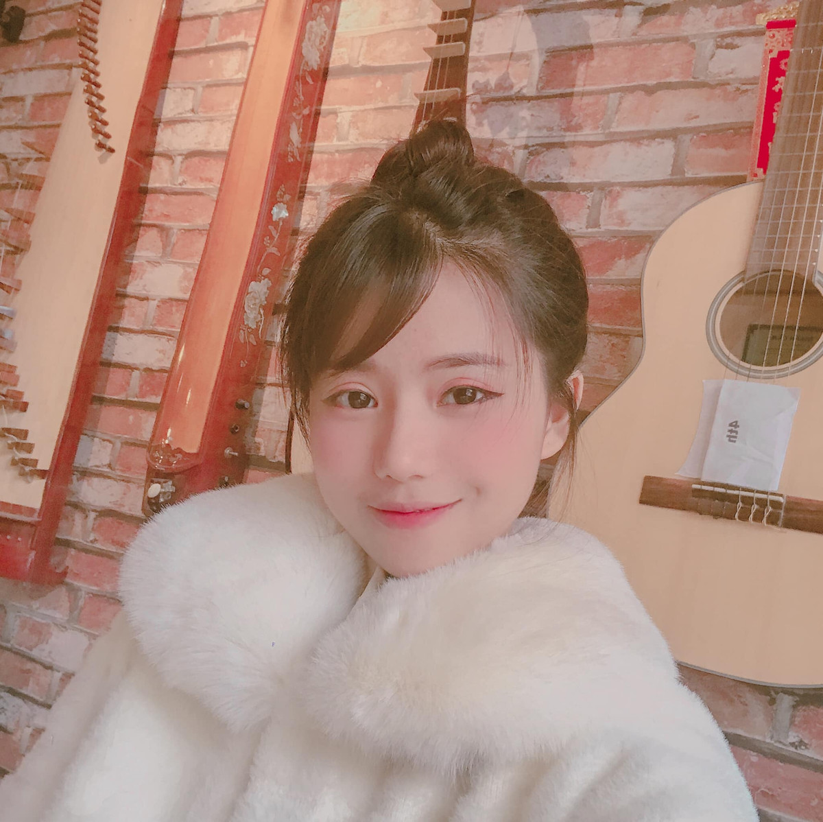 Nhiều cư dân mạng nhận xét trông cô nàng không khác gì những cô gái Nhật Bản. Ảnh: FBNV