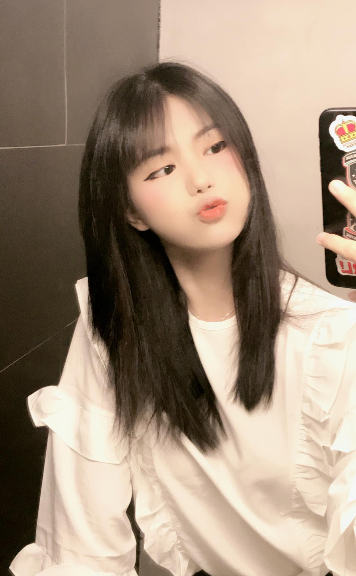 Có niềm đam mê các thể loại truyện tranh như manga, manhwa, manhua,...nên khi lớn lên Yugi bắt đầu yêu thích việc cosplay vào những nhân vật mà cô nàng yêu thích.