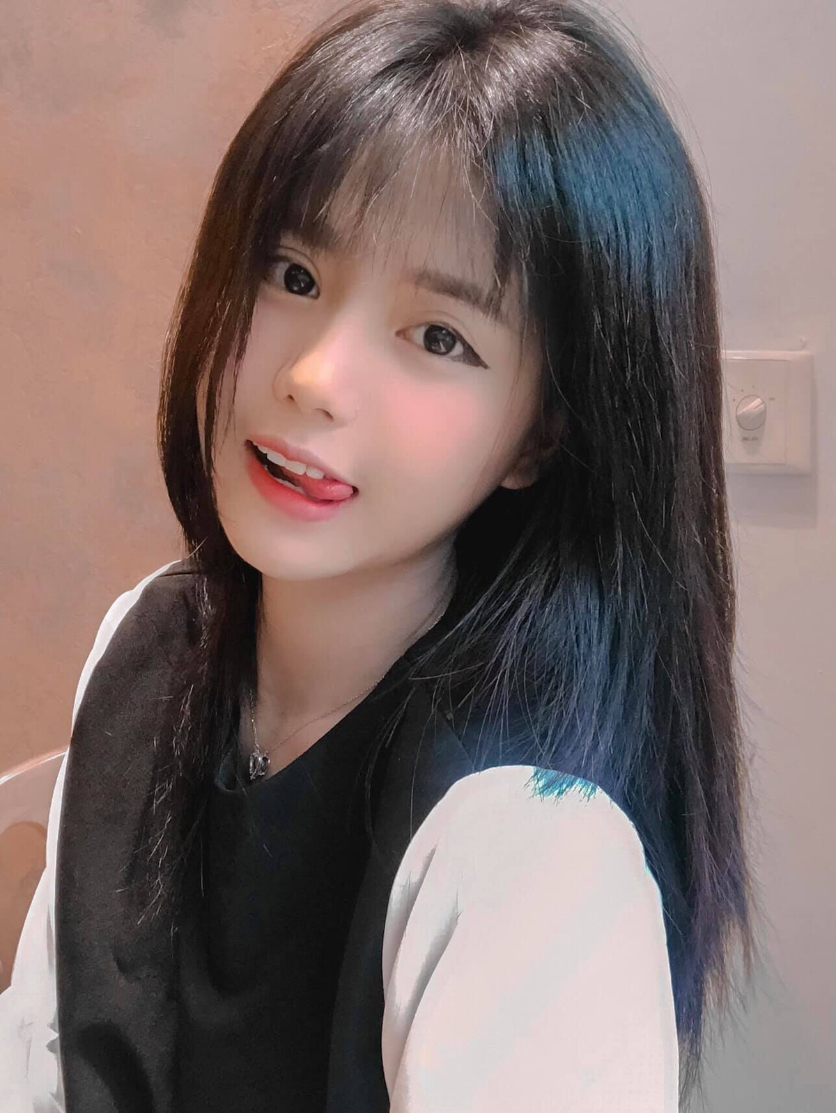 Trở thành một coser khá có tiếng tăm nên những hình ảnh của cô đăng tải lên trang cá nhân đã nhận được rất nhiều những lời khen ngợi.