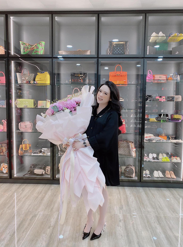 Ngoài ra, thông qua những hình ảnh hiếm hoi Vân Tiny từng đăng tải trên trang cá nhân, nhiều người còn không nhịn được mà trầm trồ trước nơi mà vợ chồng cô cùng cậu con trai nhỏ đang sinh sống.