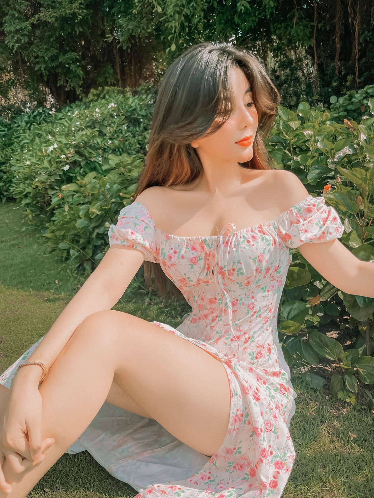 Không còn là một gương mặt xa lạ trong vũ trụ hot girl Sài Gòn, Võ Ngọc Trân gây ấn tượng với gương mặt xinh đẹp không góc chết, body cực chuẩn đồng hồ cát với vòng 1 nổi bật.