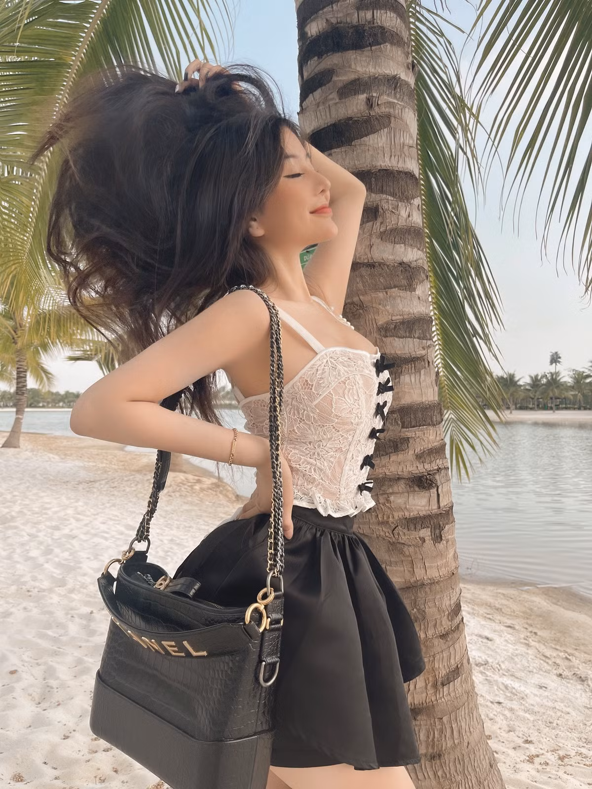 Trên MXH, Ngọc Trân thường chia sẻ khoảnh khắc thường ngày, ngoài đi học, cô nàng còn đi chơi, đi du lịch… Ảnh: FBNV