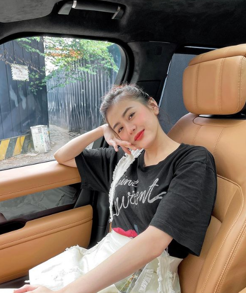 Tại trang cá nhân có lượng lớn người theo dõi, Thảo Uyên ít chia sẻ về cuộc sống cá nhân. Cô tự nhận xét mình là người thích sự bình lặng, không ồn ào, chọn lối sống kín tiếng.