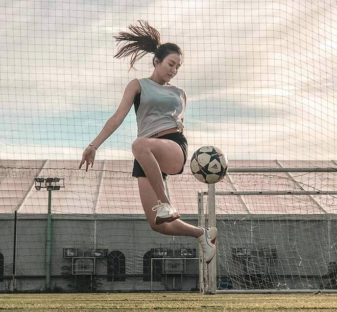 Mới đây, Thảo Uyên là một trong những hot girl tham gia Nóng cùng Euro 2020, sự xuất hiện này khiến netizen hết sức hào hứng bởi cô là gương mặt khá nổi tiếng trong cộng đồng võ thuật Việt Nam.