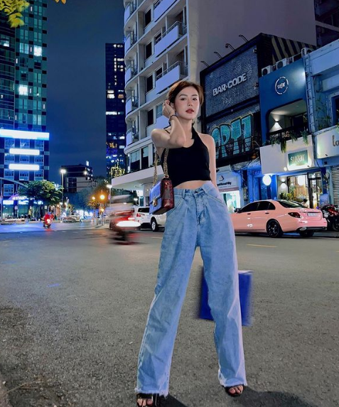 Nhờ chăm chỉ luyện tập thể thao, cô sở hữu thân hình cao ráo, mảnh dẻ cùng các số đo đáng ngưỡng mộ.