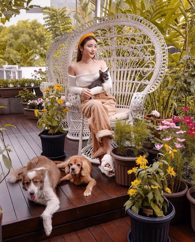 Calista nổi tiếng là một trong những tiểu thư "sinh ra từ vạch đích" ở Châu Á. cô cũng được nhiều người khen ngợi là có tính cách gần gũi, không có tính kiêu kỳ của con gái nhà giàu.