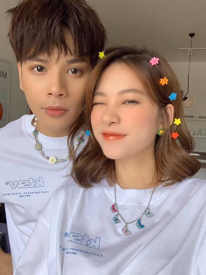 Thông tin hot girl Trương Hoàng Mai Anh nhận lời yêu ca sĩ Jaykii gây xôn xao ngày hôm nay. Cả hai cũng chính thức có những động thái xác nhận là "hoa có chủ".