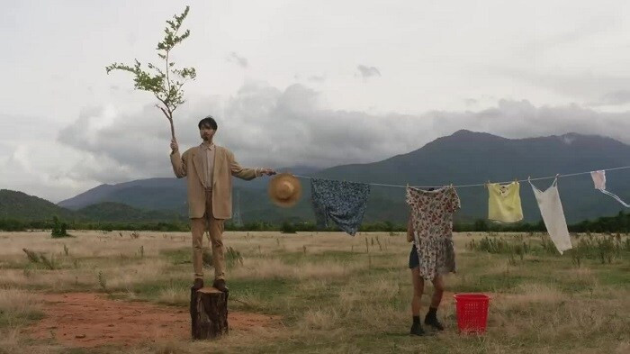 Không ít lần, VTV đã chiếm spotlight trên MXH với những bản tin "mặn mà như muối biển". Trào lưu gì nhà đài cũng "cân đẹp" khiến cư dân mạng chỉ còn biết trầm trồ thích thú.