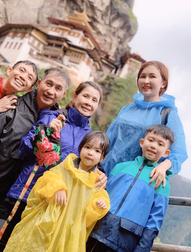 Mina Phạm dù đã là mẹ của hai con nhưng cô vẫn giữ vững phong độ trẻ trung, xinh đẹp và sở hữu vóc dáng đáng ghen tị.