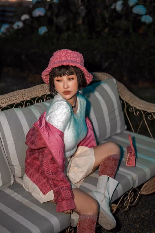 Mọi nhất cử nhất động của vợ 2 Minh Nhựa đều được netizen theo dõi nhiệt tình.