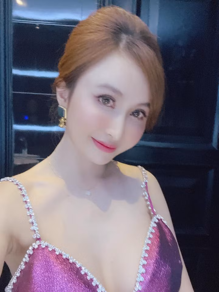 Trước đó, Minh Nhựa và Mina Phạm từng có 5 năm bên nhau mặn nồng và có 2 đứa con chung gồm 1 trai 1 gái.