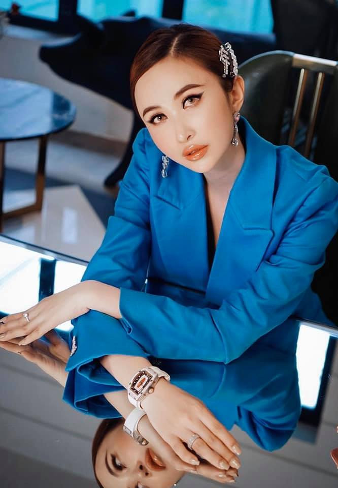 Khi Mina phát hiện Minh Nhựa qua lại với một cô nàng hot girl, thì Mina đã bỏ đi, tuyên bố chia tay. Sau sự kiện đáng nhớ ấy, Mina Phạm đã chịu làm hòa và quay về bên chồng. Ảnh: Tổng hợp