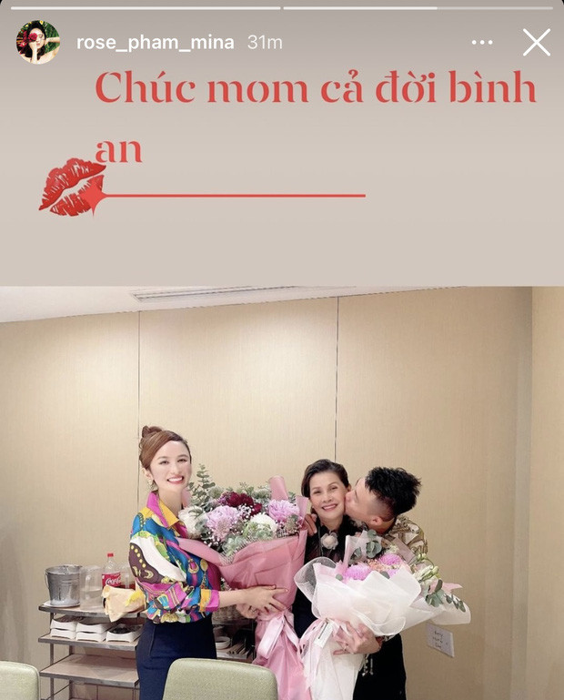 Gần đây, Mina Phạm gây chú ý khi đăng tải hình ảnh tươi rói bên chồng và mẹ chồng nhân Ngày của mẹ. Khoảnh khắc tình cảm, hạnh phúc của họ đã nhanh chóng lọt vào tầm ngắm của cư dân mạng.