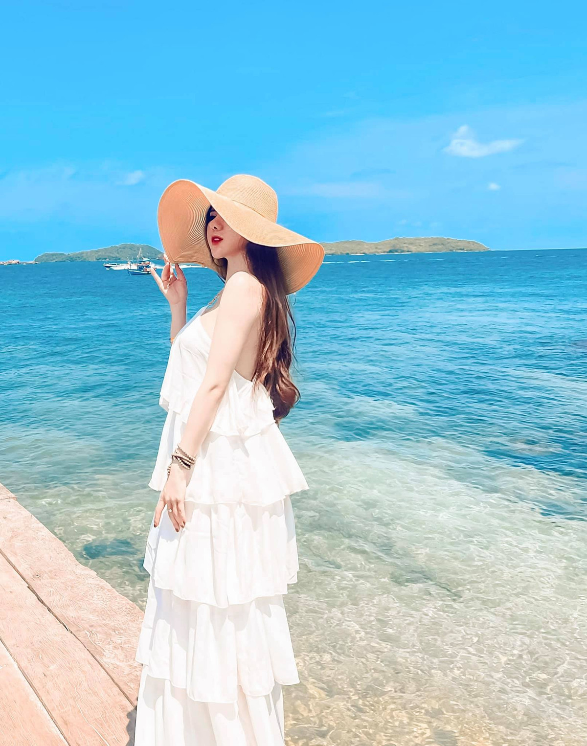 Năm 2017, hình ảnh Mỹ Linh "phủ sóng" mạng xã hội và nhiều trang tin tức nhờ ngoại hình nổi bật.