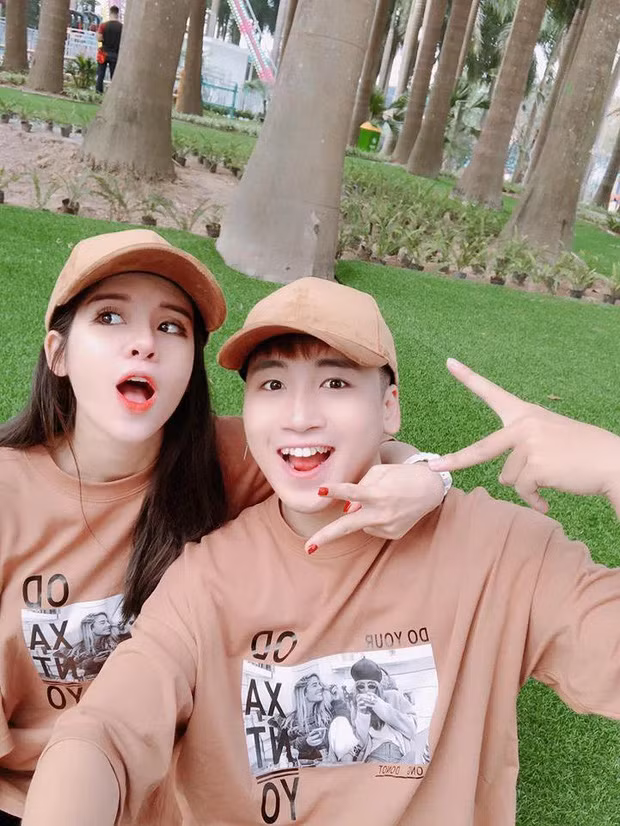 Vừa qua, vlogger Huy Cung khiến mạng xã hội xôn xao khi bất ngờ xác nhận thông tin đã ly hôn với vợ - hot girl Mỹ Linh sau gần 3 năm kết hôn.