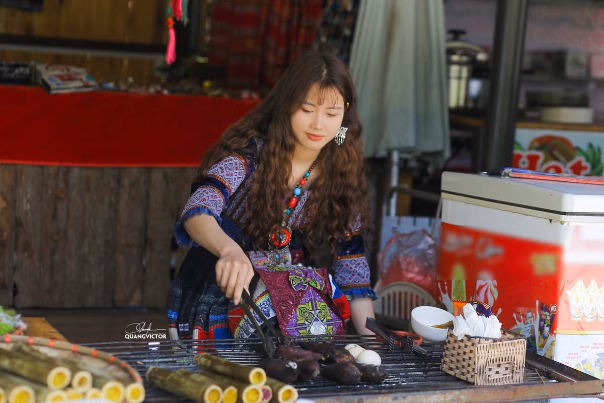 Bo pho ve que, hot girl dan toc H'Mong quang ba du lich que nha