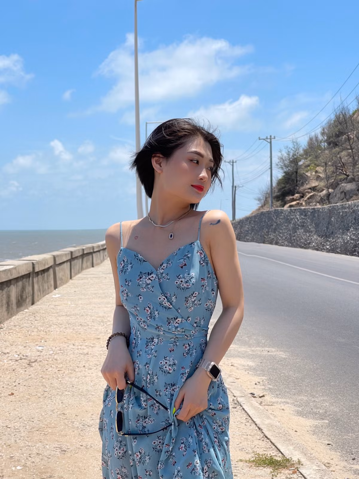 Mặc dù sở hữu chiều cao khiêm tốn nhưng với cách chọn trang phục, Hảo Thỏ như một người mẫu chuyên nghiệp với thần thái cực đỉnh.