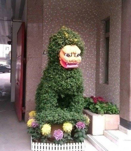 Sư tử cosplay nàng tiên cây phiên bản "lỗi nặng".