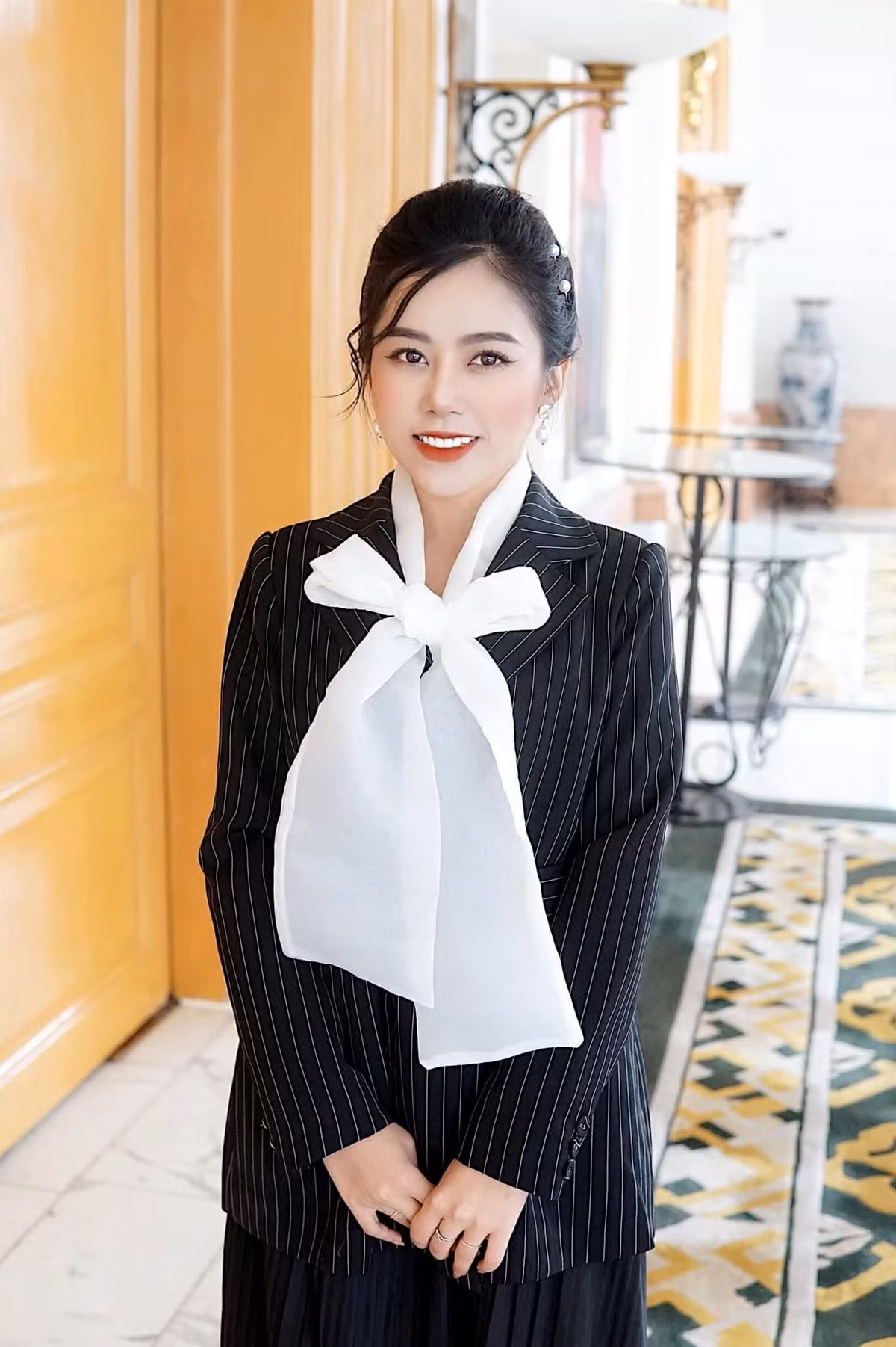 Chưa hết, họ còn lấy Facebook và thông tin cá nhân của Vũ Hà Anh Thư đi comment khắp các trang mạng.