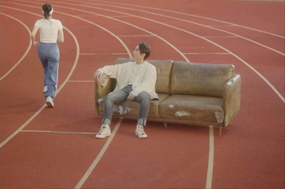 Màn trở lại lần này còn nhận được sự quan tâm bởi có màn góp mặt của một nữ diễn viên mới không phải Hải Tú. Vừa lên sóng không lâu, cộng đồng fan Sơn Tùng M-TP đã nhanh chóng tìm ra cô nàng chính là hot girl Hy An (Nguyễn Thu Hà) sinh năm 1994.