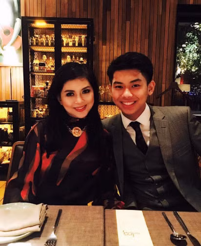 Doanh nhân Thủy Tiên trông vẫn hết sức trẻ trung, xinh đẹp dù là đứng cạnh hai con thuộc thế hệ 9x.