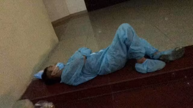 Không ít cư dân mạng đã gửi lời cảm ơn tới đội ngũ nhân viên y tế vì đã không ngại nguy hiểm, vất vả ngày đêm chống dịch.