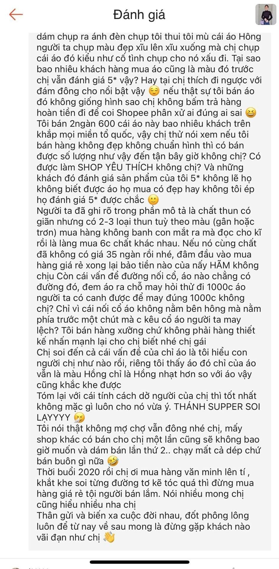 Tuy nhiên, điều gây chú ý chính là màn đáp trả dài dằng dặc như cả một tờ A4 của chủ shop online. Từ việc "cà khịa" và chê khách hàng "tính cách dở người" đến màn dặn dò vị khách feedback tệ đã khiến nhiều người "sốc" nặng.