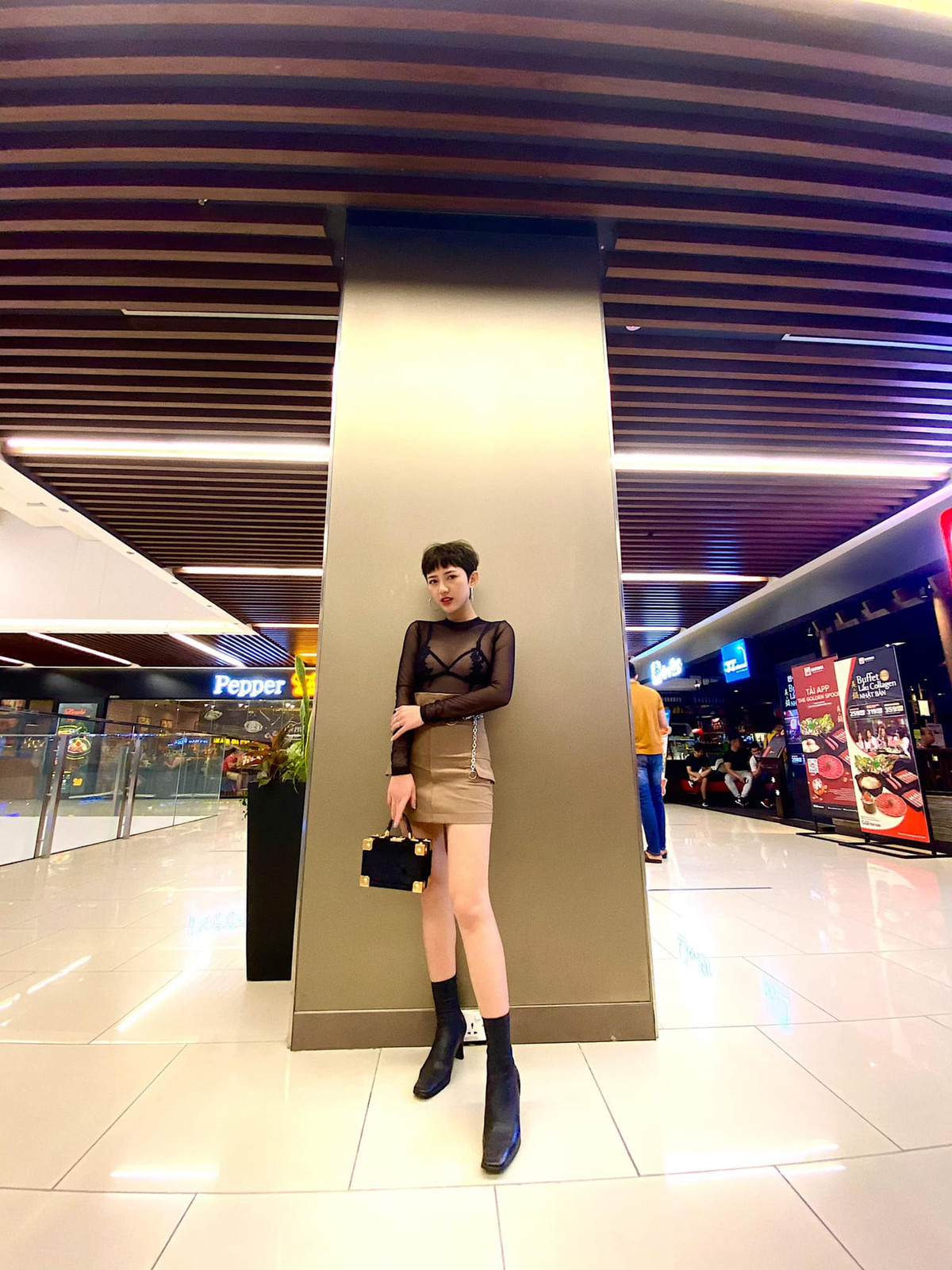 Được biết sau thành công của Sống Chung Với Mẹ Chồng, Trang Cherry đã bị tai nạn gây rạn cột sống trong lúc quay chương trình tại Nhật.