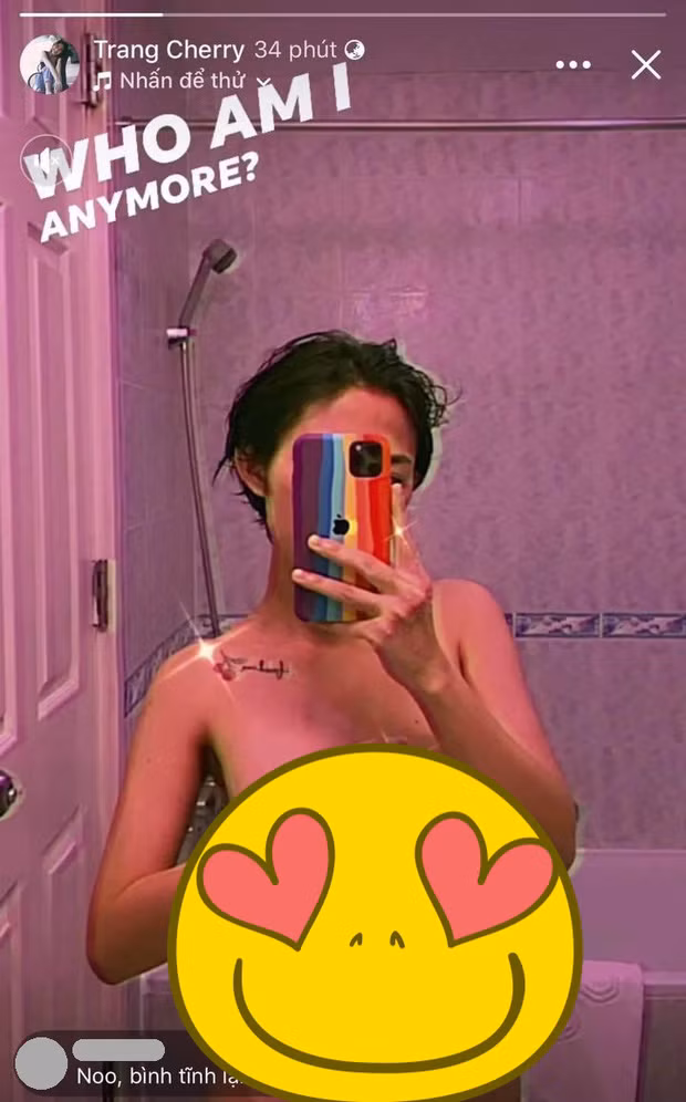 Khoảnh khắc này cô nàng bán nude trước gương, dùng tay che ngực và khoe cận cảnh thân hình săn chắc.