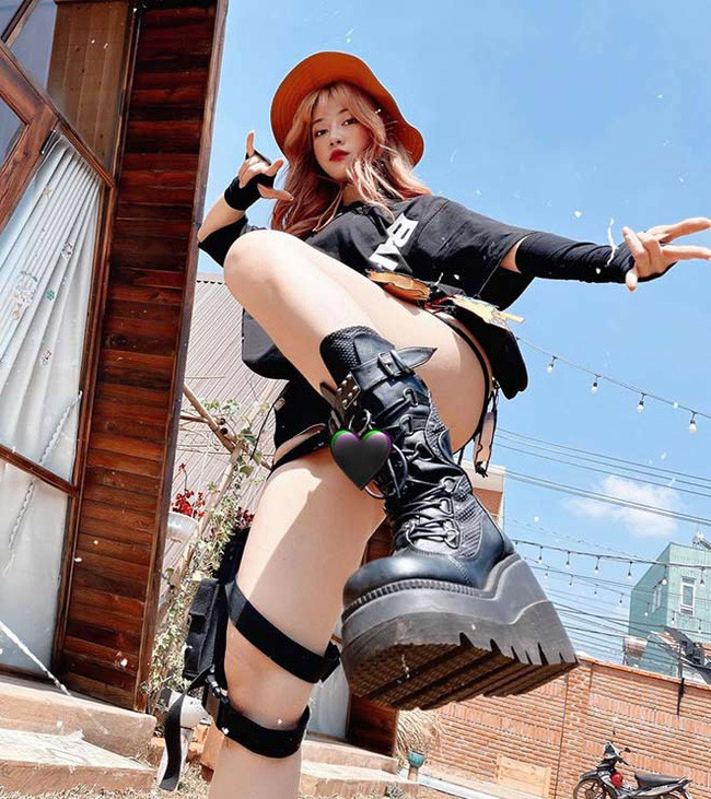 Nhờ có khả năng vũ đạo tuyệt vời, Lê Bống dễ dàng tạo dáng đẹp mỗi khi chụp ảnh