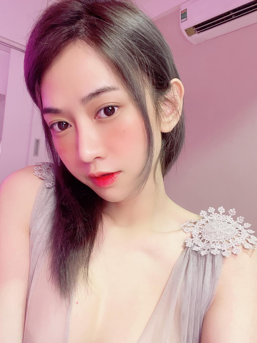 Các video của Lê Bống nhận về nhiều lượt xem và phản hồi, nhờ đó cô nàng cũng dần trở nên nổi tiếng trên mạng xã hội.