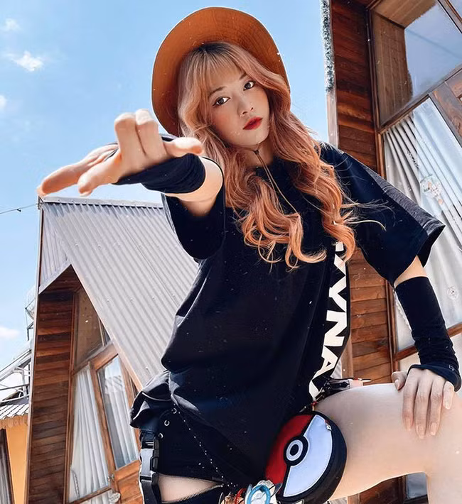 Nhờ tập gym, cô nàng lấy lại được vóc dáng cân đối và hấp dẫn như hiện tại.