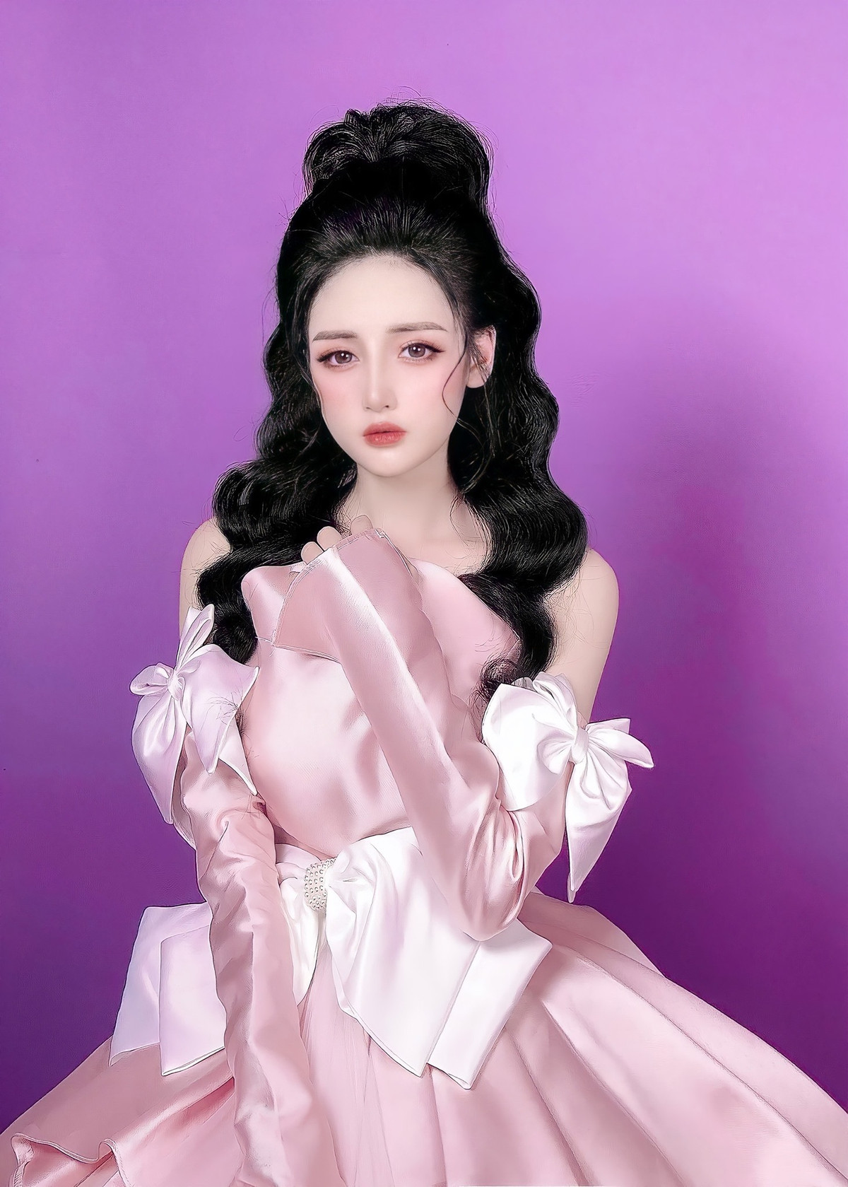 Kiều Trang quê gốc ở Hà Tĩnh nhưng cô nàng từng sinh sống và làm việc tại TP HCM. Vào Nam lập nghiệp, cô gái này đã gặt hái được không ít thành công trên con đường nghệ thuật.