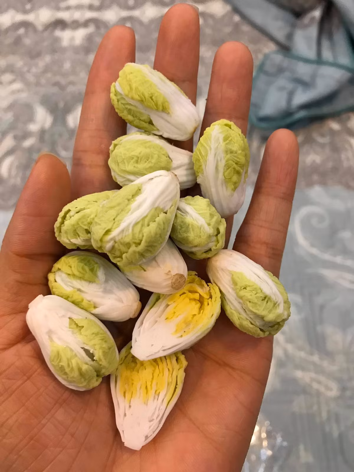 Nhiều người khi xem các sản phẩm đất sét của chị đều không khỏi ngỡ ngàng và nhận xét giống hệt phiên bản gốc.