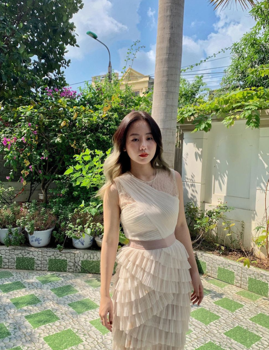 Thảo Trinh sở hữu nhiều món đồ hiệu đắt tiền. Trong đó phải kể đến chiếc đồng hồ Hublot có giá 20.000$ (khoảng 463,5 triệu đồng) được bố mẹ tặng nhân dịp sinh nhật 20 tuổi.