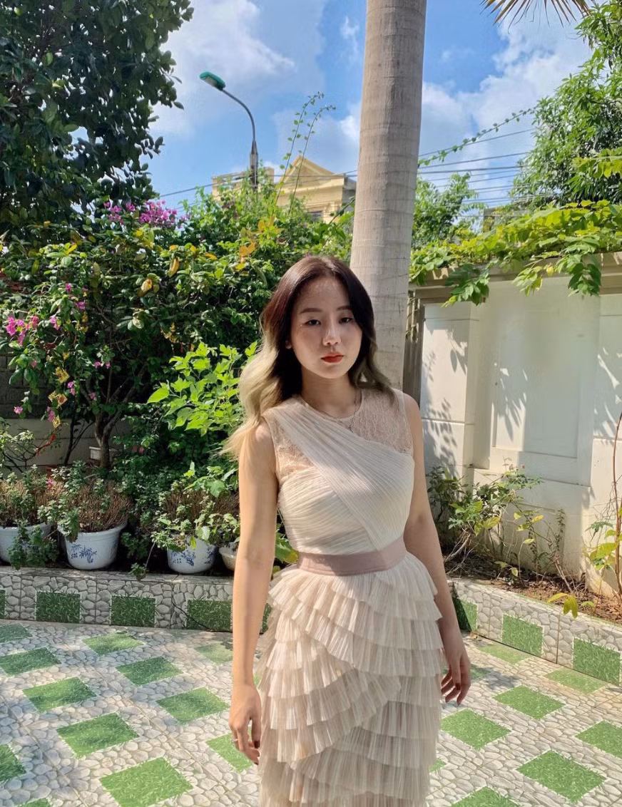 Thảo Trinh sở hữu nhiều món đồ hiệu đắt tiền. Trong đó phải kể đến chiếc đồng hồ Hublot có giá 20.000$ (khoảng 463,5 triệu đồng) được bố mẹ tặng nhân dịp sinh nhật 20 tuổi.