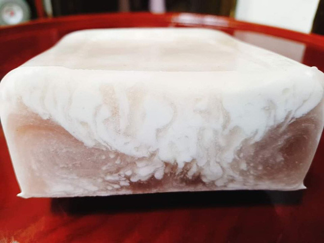 Từ hình ảnh cho đến kích cỡ món thạch không khác gì một tảng thịt.