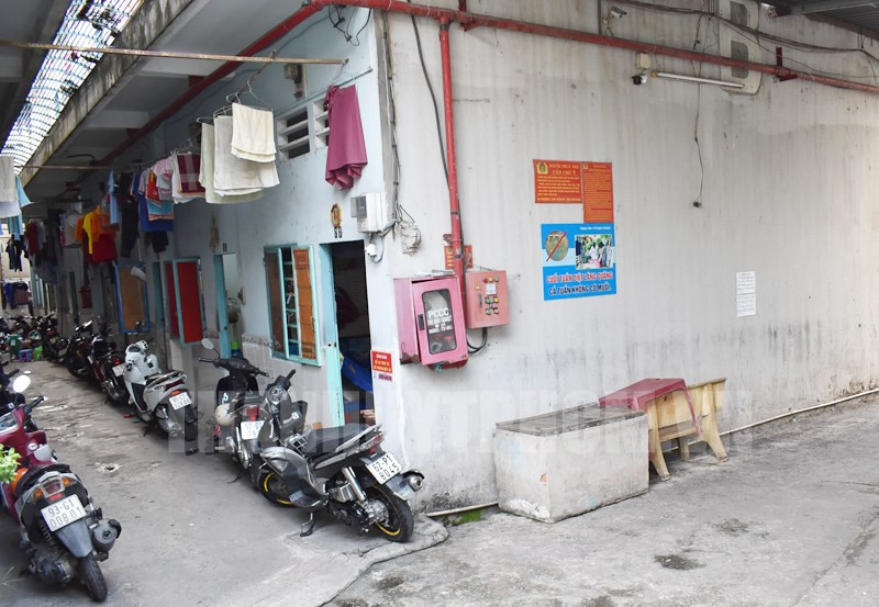 Do ảnh hưởng của dịch COVID-19 cuộc sống của nhiều người đi thuê trọ vốn đã vất vả, nay lại càng chật vật hơn. Trước tình cảnh đó, không ít chủ nhà trọ tốt bụng đã chủ động miễn, giảm tiền nhà trọ cho sinh viên, người lao động khiến ai nấy đều thấy ấm lòng.