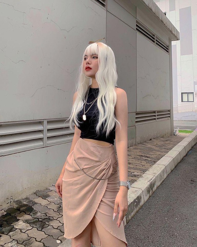 Khanh thường xuyên bị nhầm là hot girl lai bởi vì gương mặt mang nét đẹp lai Tây ấn tượng của cô.