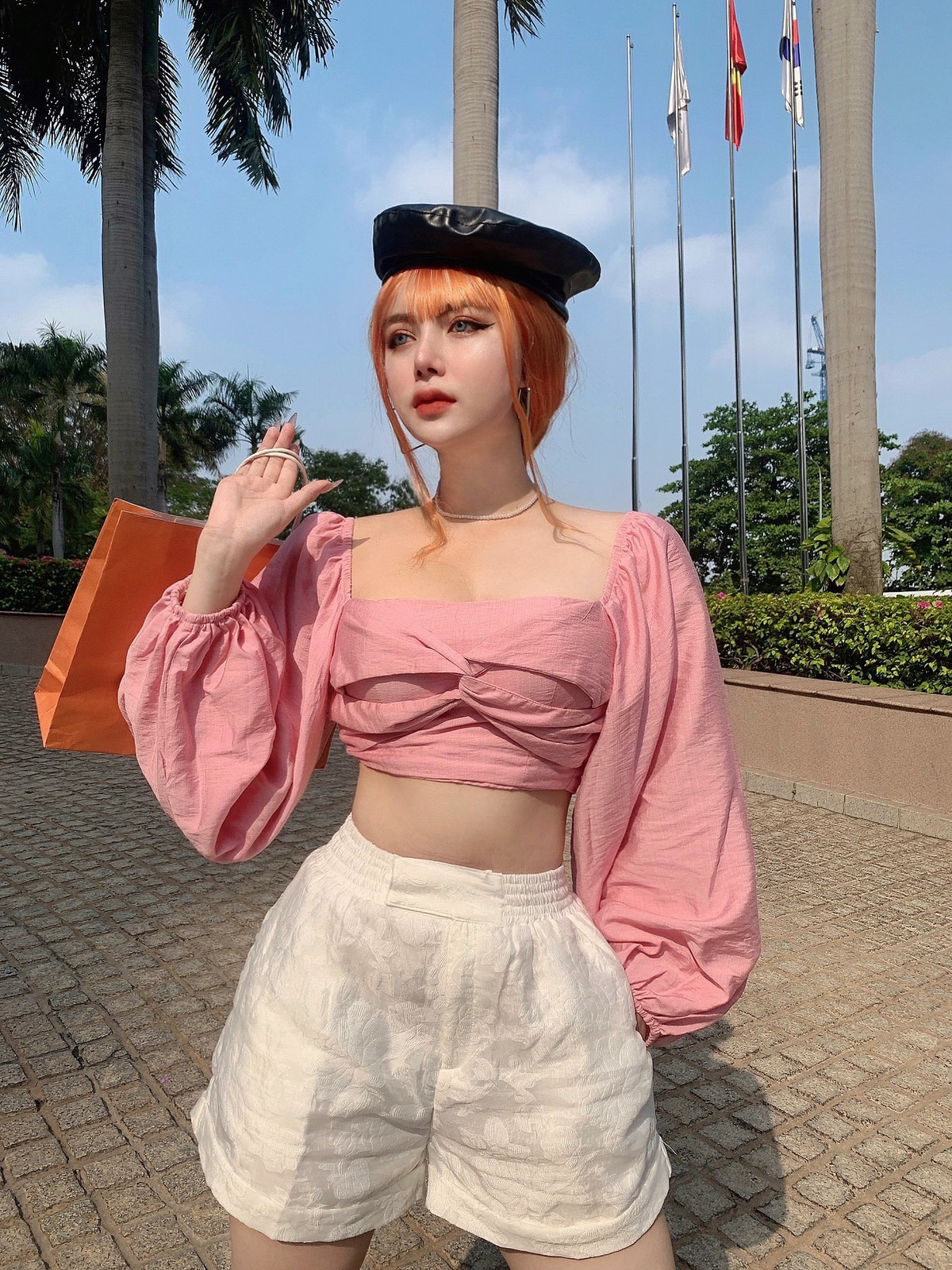 Nữ sinh cho biết, công việc hiện tại giúp cô mở ra những cơ hội mới, có thêm thu nhập. Không chỉ vậy, Khanh còn được nhiều người biết đến và ưu ái hơn trong công việc.