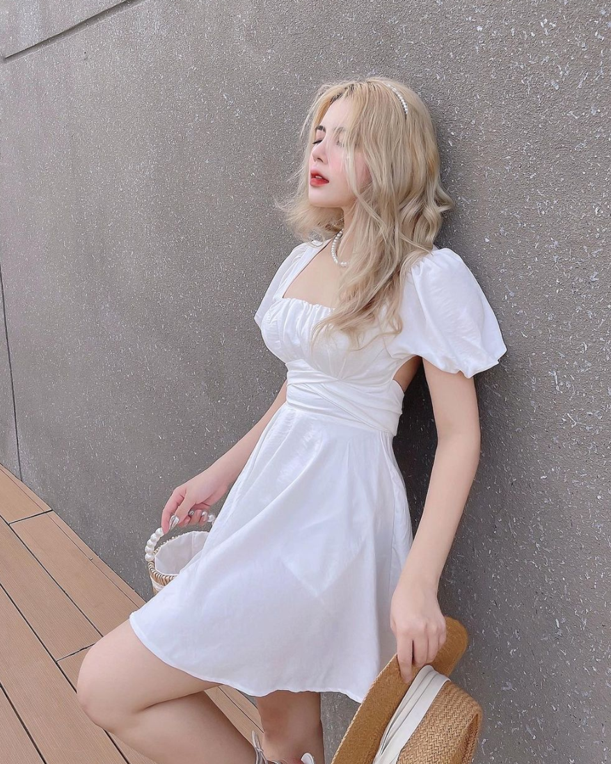 Ngọc Khanh (sinh năm 2001), đến từ Bình Dương là hot girl mới nổi thời gian gần đây trên MXH. Cô nàng là một trong những thí sinh xuất sắc trong kỳ thi tuyển vào chuyên ngành Marketing của Đại học Kinh tế TP. HCM.