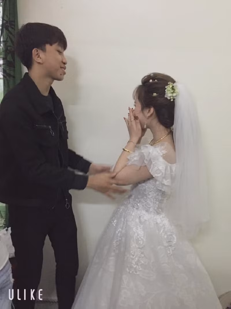 "Bạn thân đi lấy chồng" là chủ đề muôn thuở, không biết giãi bày cùng ai của rất nhiều người. Không chỉ phái nữ, mà kể cả những người bạn thân là nam giới cũng sẽ có lúc bật khóc khi chứng kiến bạn mình đi lấy chồng.